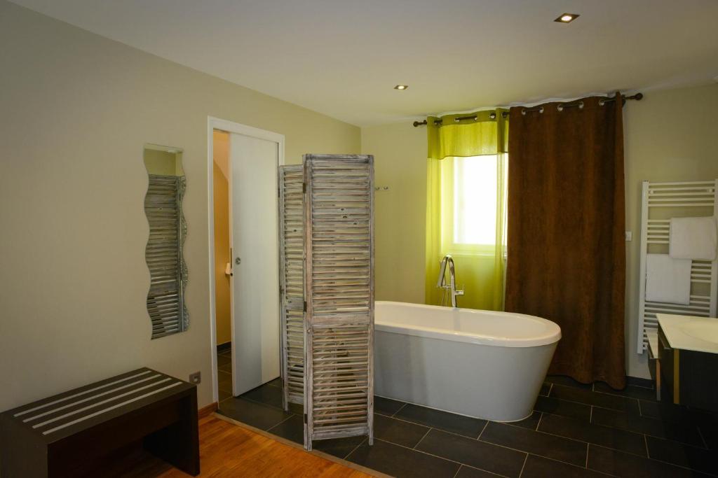 Logis Hotel Restaurant L'Auberge Normande Carentan Buitenkant foto