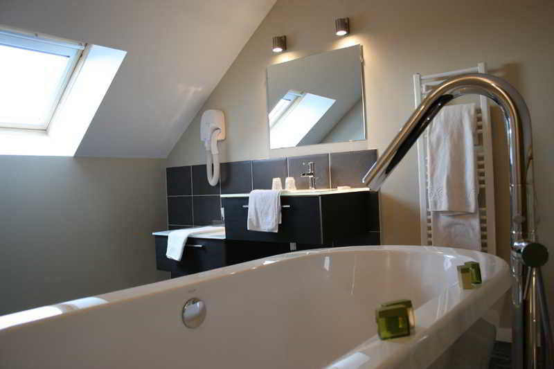 Logis Hotel Restaurant L'Auberge Normande Carentan Buitenkant foto